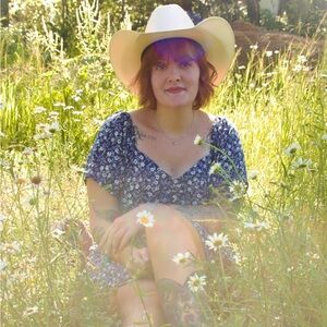 Meet your Posher, Adrianna